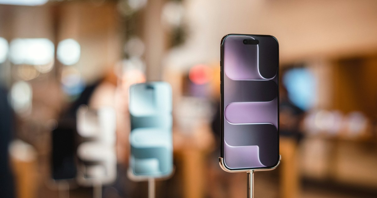 Memory Chip Shortage 2026: Why Phones Cost More Now